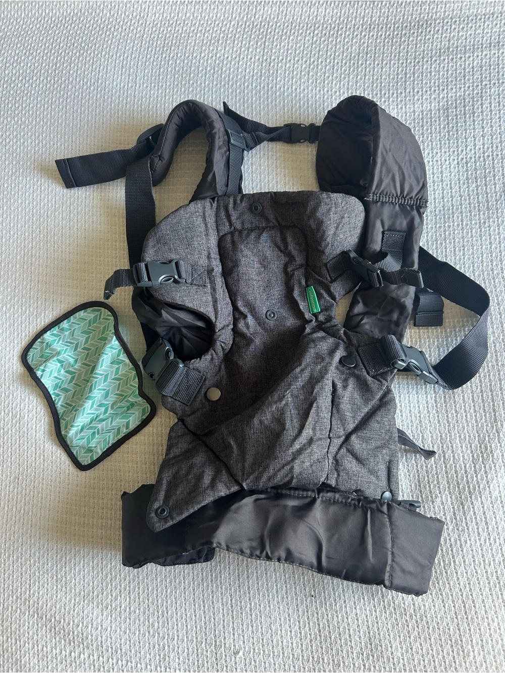 Infantino Toddler Carrier in Charcoal Gray and Black